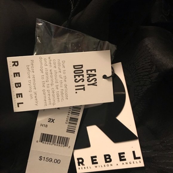 Silky Black Rebel Wilson Long Sleeve Dress NWT - Picture 4 of 6